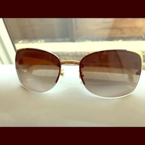 Gorgeous Tory Burch sunglasses